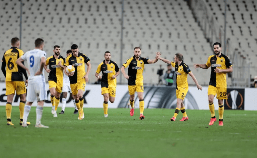  瓦尔迪宝刀未老显神威，莱斯特城老将头槌破门助球队保级成功